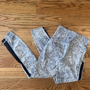 Size 4 lulu lemon capri leggings